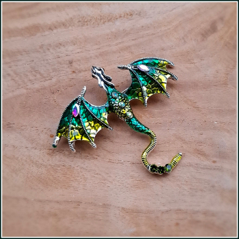 „Silbergrüner Flugdrache“ - Brosche & Flugdrache - 2 in 1