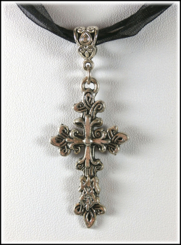 Gothisches Kreuz an schwarzem Halsband