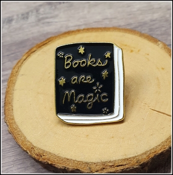 BuchLiebeKollektion - Pin "Books are magic"