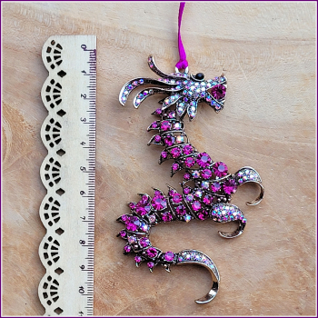 Großer Dekoanhänger "Großer Drache" in Magenta