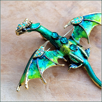 Brosche "Großer, goldgrüner Flugdrache"