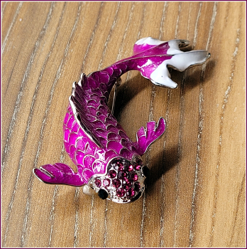 Brosche "Koi in Magenta"