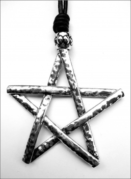 "Großes Pentagramm" am langen Lederband - ca. 80 cm