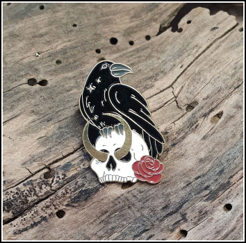 Pin "Rabe, Rose, Totenkopf"