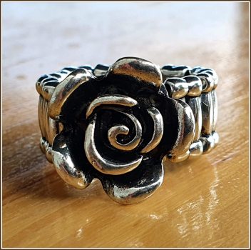 Ring mit Dehnschiene "Rose"