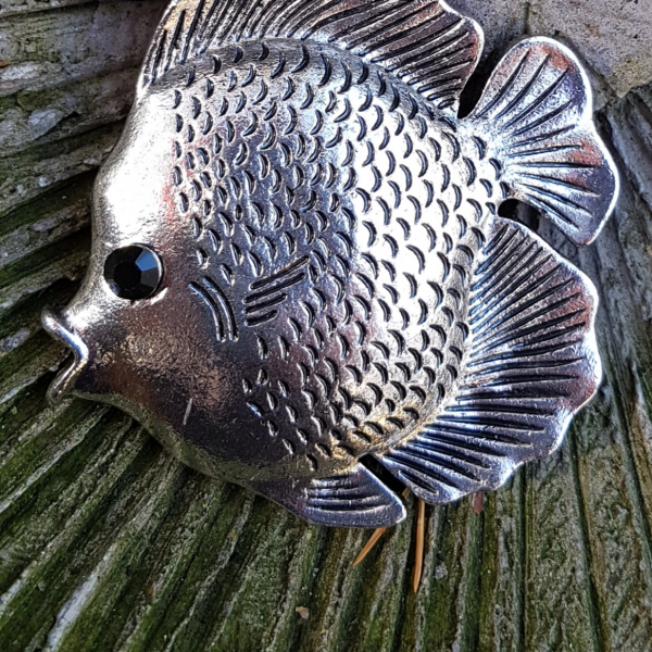 Halskette "Fisch" am langen Lederband