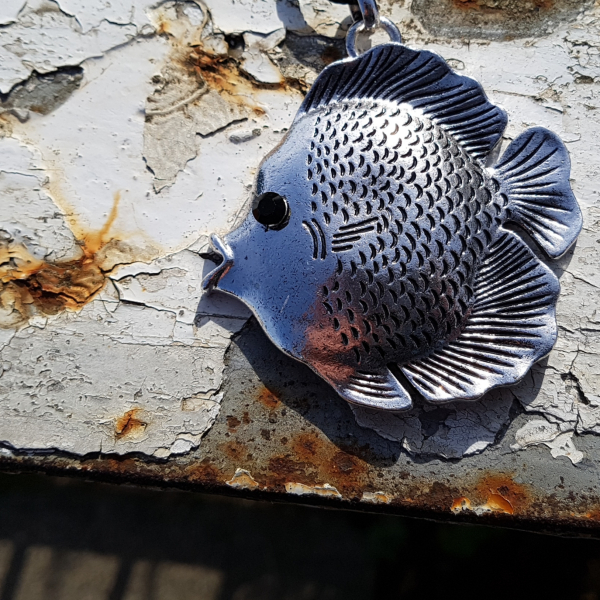 Halskette "Fisch" am langen Lederband