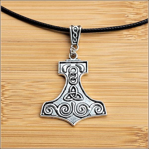 "Mjölnir - der Hammer des Thor" an schwarzer Textilkordel – 44 cm