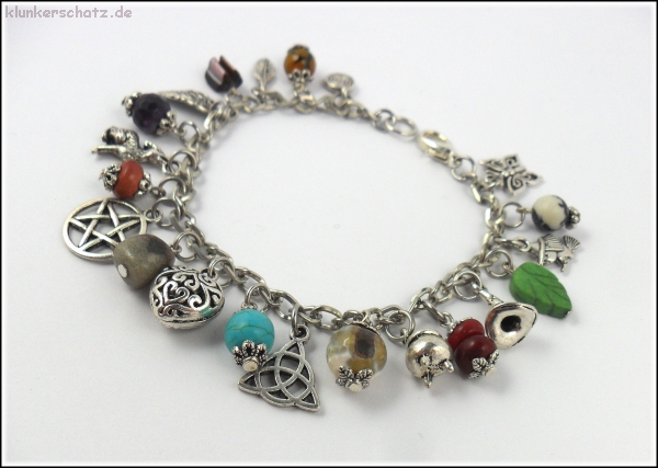 Auftragsarbeit nach Kundenwunsch - Bettelarmband "Little Witch"