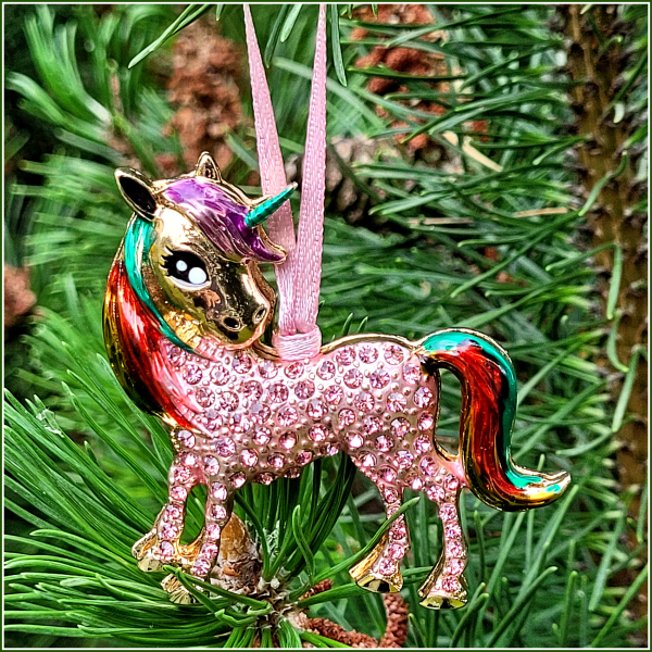 Geschenk-, Deko- oder Baumanhänger „Einhorn Rosalia“ – ein Einzelstück