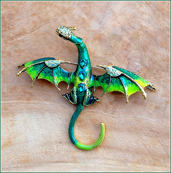 Brosche "Großer, goldgrüner Flugdrache"