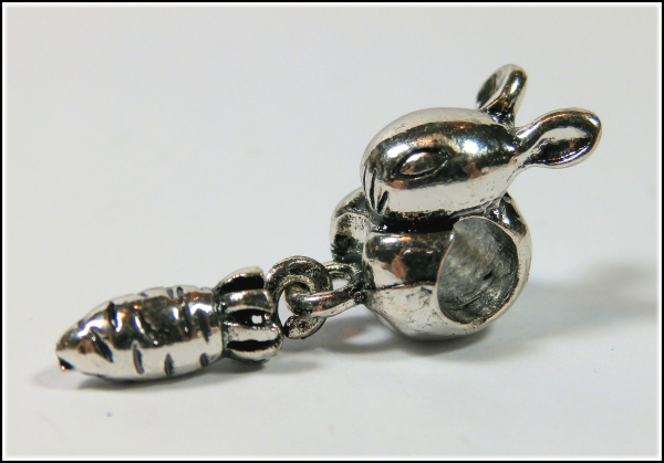 European Bead mit Dangle  "Hase mit Möhrchen"