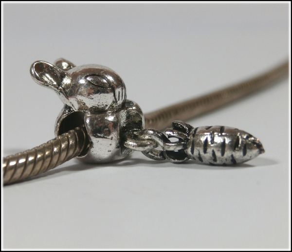 European Bead mit Dangle  "Hase mit Möhrchen"