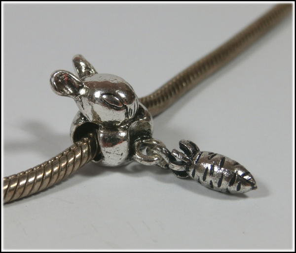 European Bead mit Dangle  "Hase mit Möhrchen"