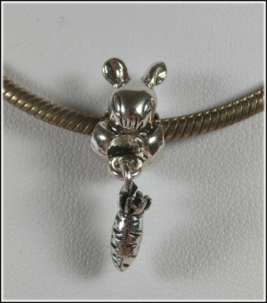 European Bead mit Dangle  "Hase mit Möhrchen"