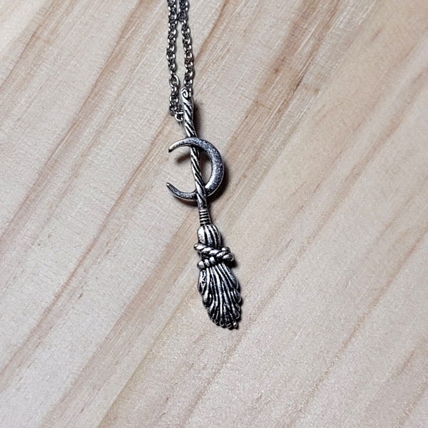 Halskette "Hexenbesen" - 56 cm - Einzelstück