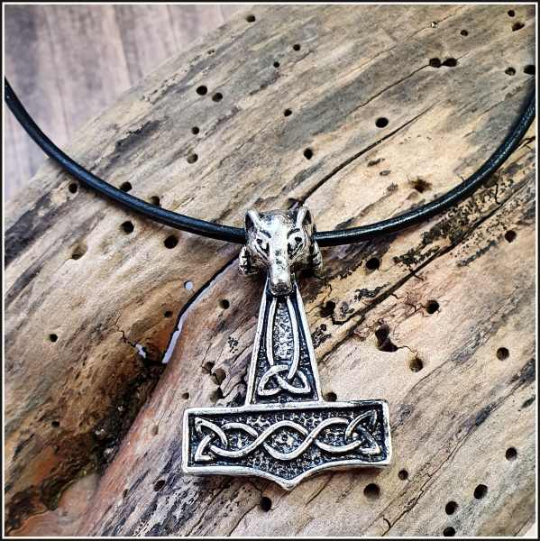 "Mjölnir" an schwarzem Lederband