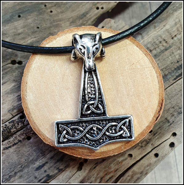 "Mjölnir" an schwarzem Lederband