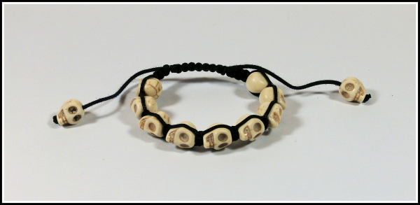 Shamballa-Armband "Skull" mit Howlith-Perlen