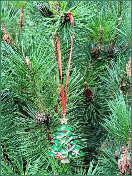 Geschenkanhänger / Baumanhänger / "Reich geschmückter Weihnachtsbaum"