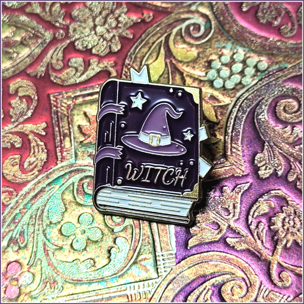 Pin "Buch der Schatten"